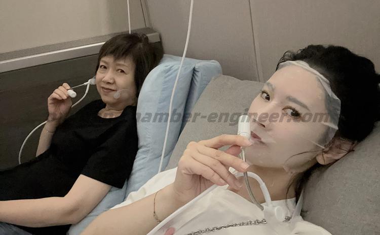 Why is it still necessary to carry oxygen masks in oxygen chambers?